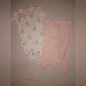 ‼️5 items for $8‼️Floral Baby Onesie and Pink Pants Set